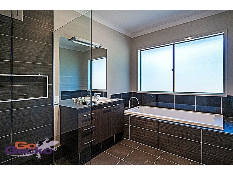 4a Mackenzie Street, Mount Lofty QLD 4350