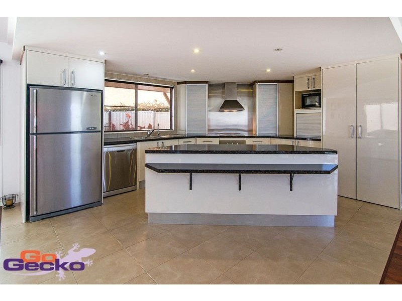 8 Walls Drive, Kearneys Spring QLD 4350