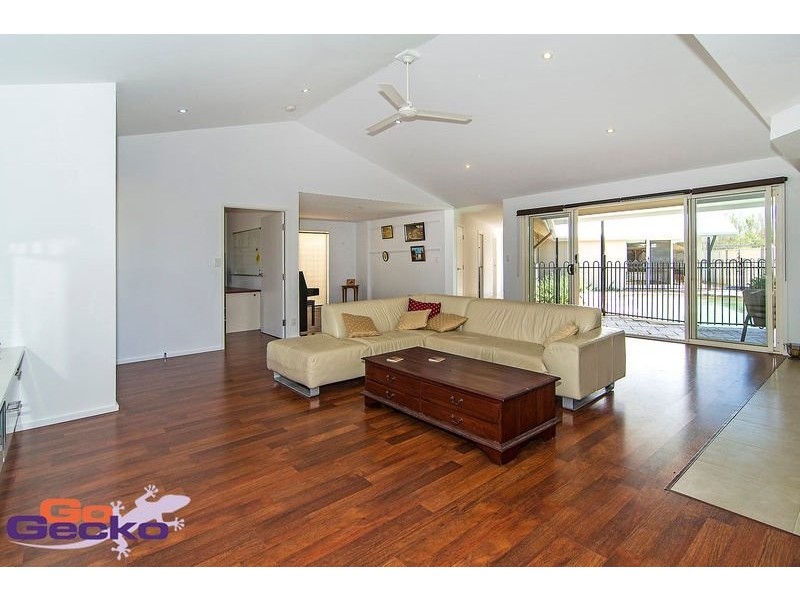 8 Walls Drive, Kearneys Spring QLD 4350
