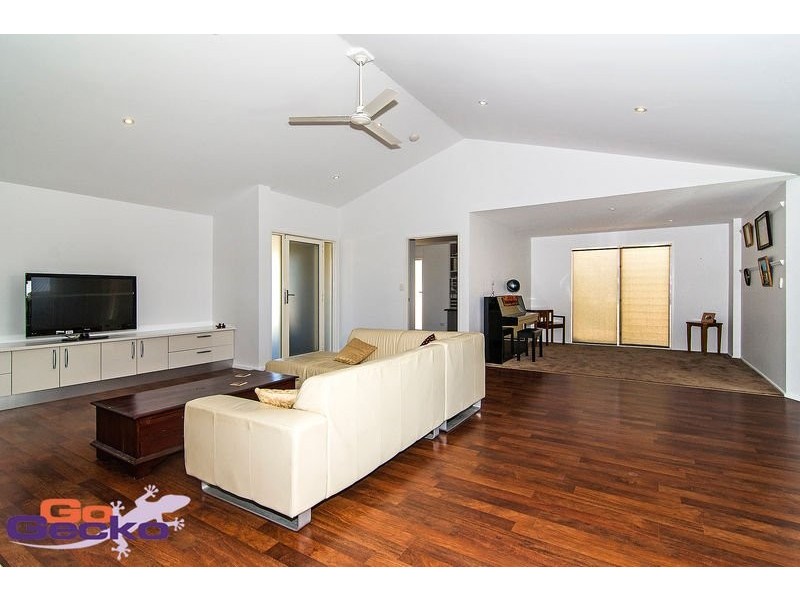 8 Walls Drive, Kearneys Spring QLD 4350