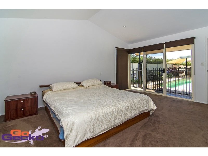8 Walls Drive, Kearneys Spring QLD 4350