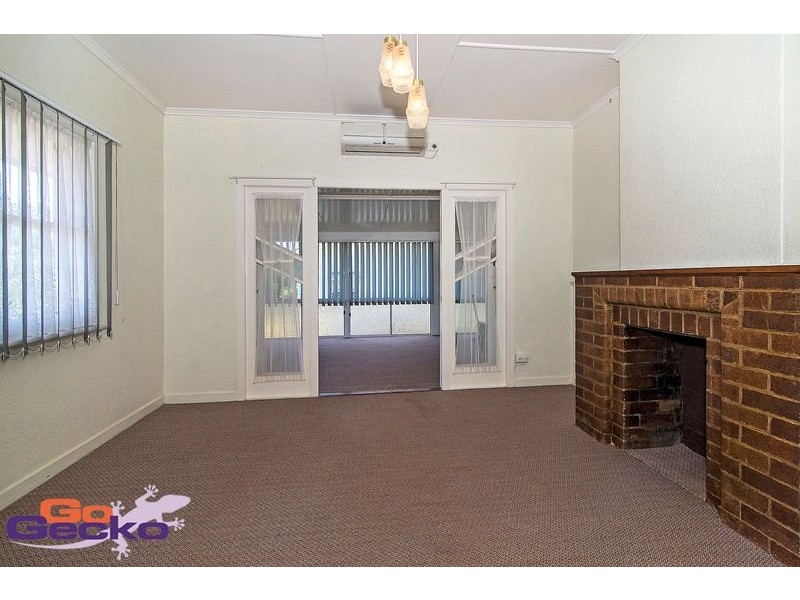 8 Jonathan Street, Rockville QLD 4350