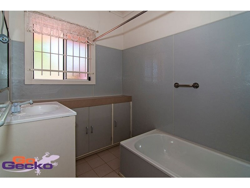 8 Jonathan Street, Rockville QLD 4350