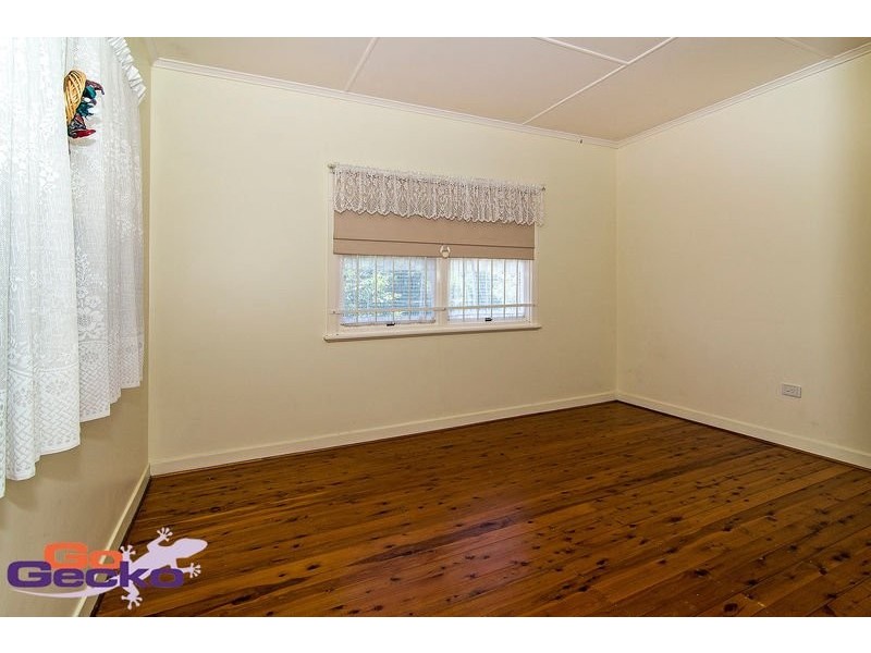 8 Jonathan Street, Rockville QLD 4350