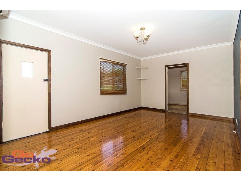 10 Searle Street, South Toowoomba QLD 4350