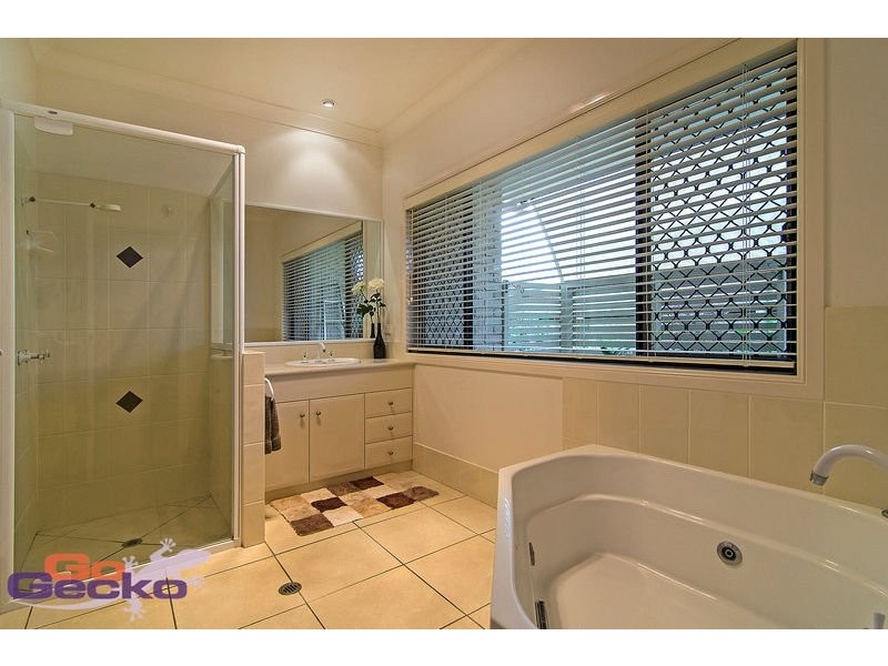 9 Ridgewood Drive, Kearneys Spring QLD 4350