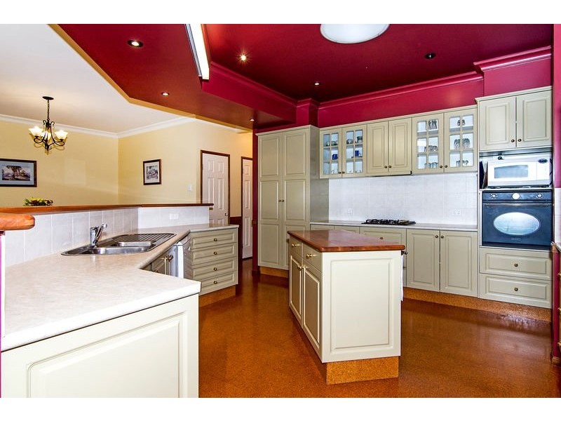 14 Collingwood Close, Middle Ridge QLD 4350