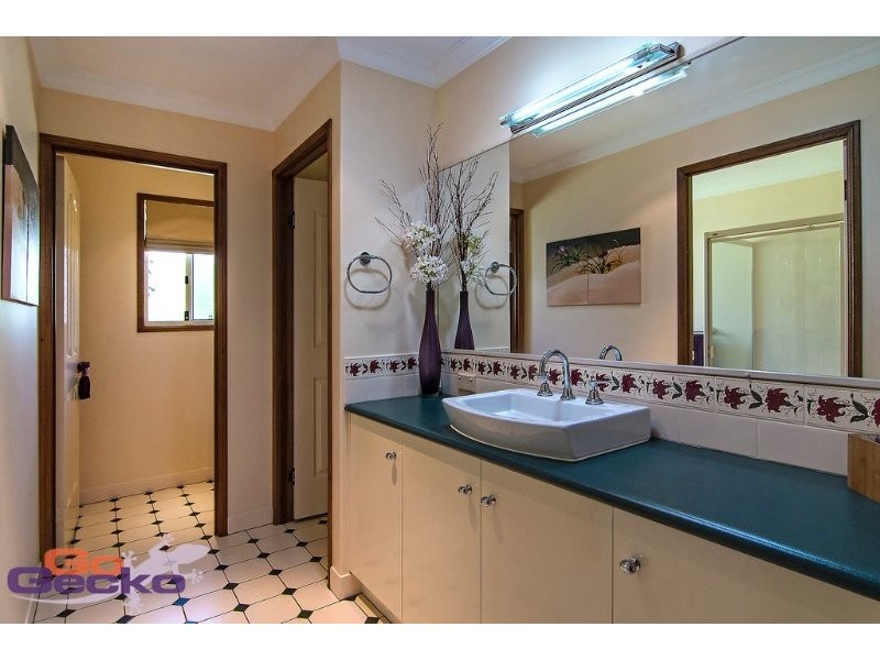 1 Camelia Close, Highfields QLD 4352