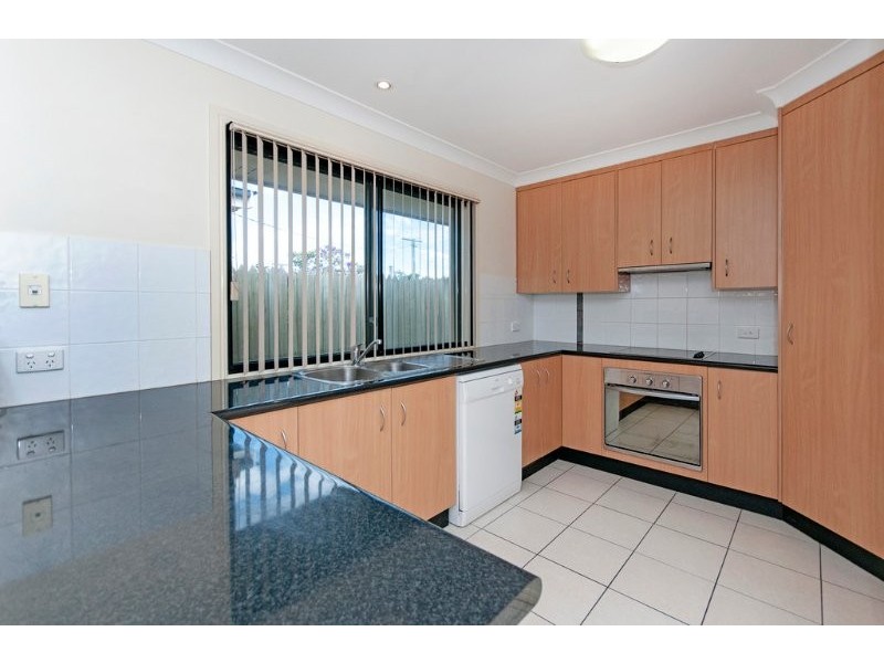 2/291 James Street, Newtown QLD 4350