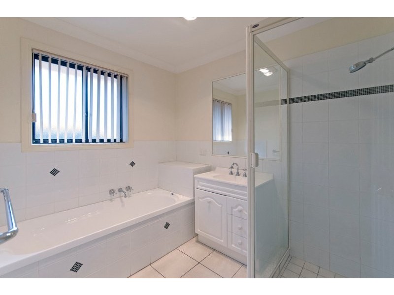 2/291 James Street, Newtown QLD 4350