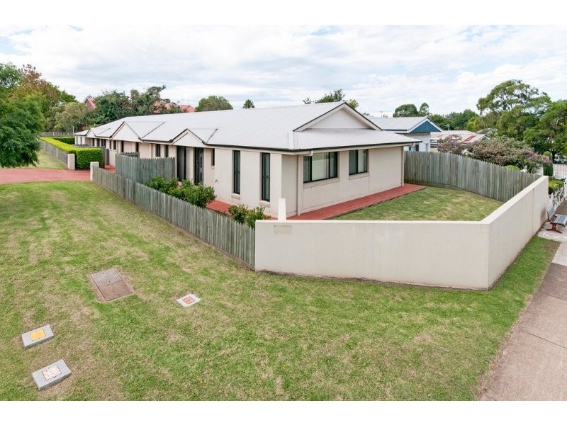 2/291 James Street, Newtown QLD 4350