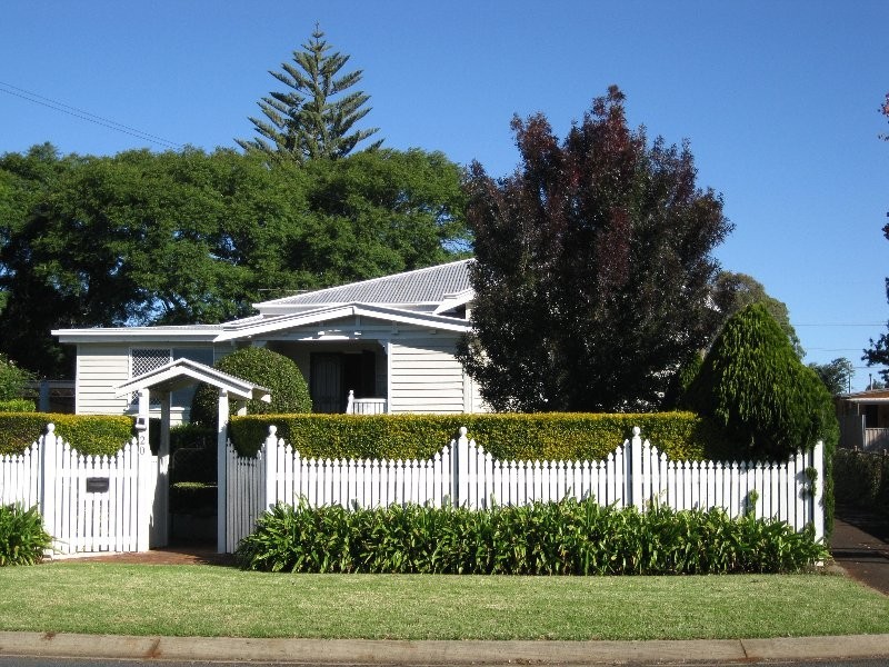 20 Hamilton Street, Newtown QLD 4350