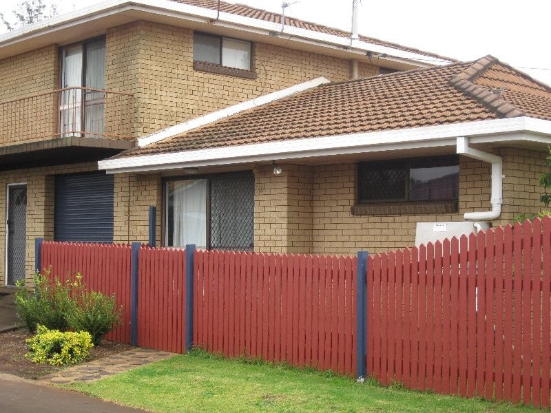 1/10 Gloucester Street, Darling Heights QLD 4350