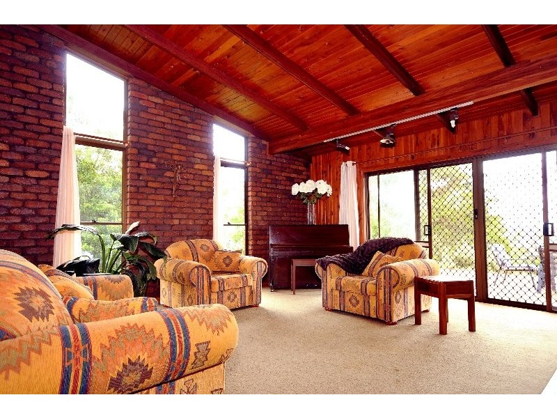 8 Niddrie Drive, Middle Ridge QLD 4350
