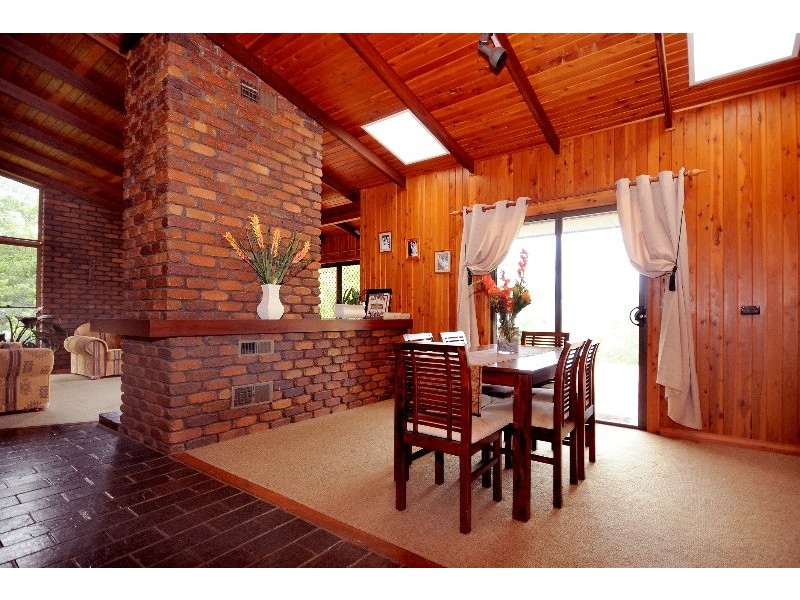 8 Niddrie Drive, Middle Ridge QLD 4350