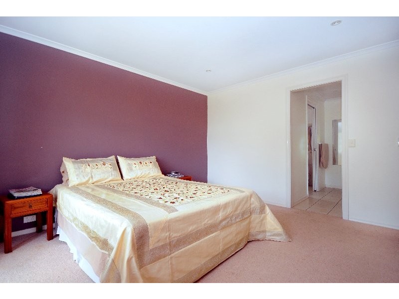8 Niddrie Drive, Middle Ridge QLD 4350