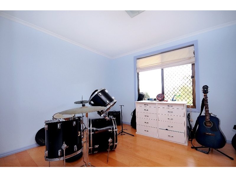 8 Niddrie Drive, Middle Ridge QLD 4350