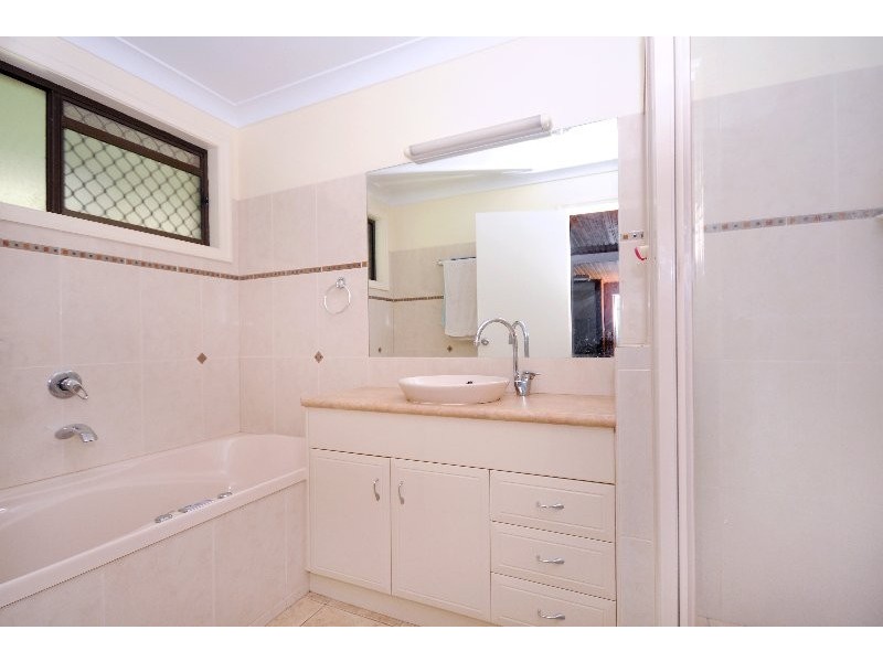 8 Niddrie Drive, Middle Ridge QLD 4350