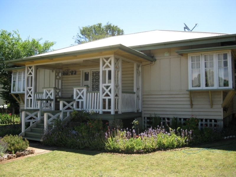 75 West Street, Newtown QLD 4350