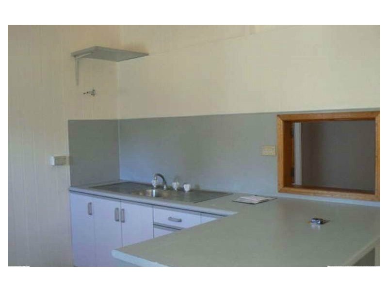 75 West Street, Newtown QLD 4350
