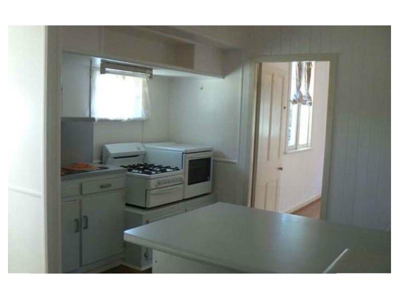 75 West Street, Newtown QLD 4350