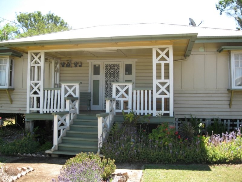75 West Street, Newtown QLD 4350