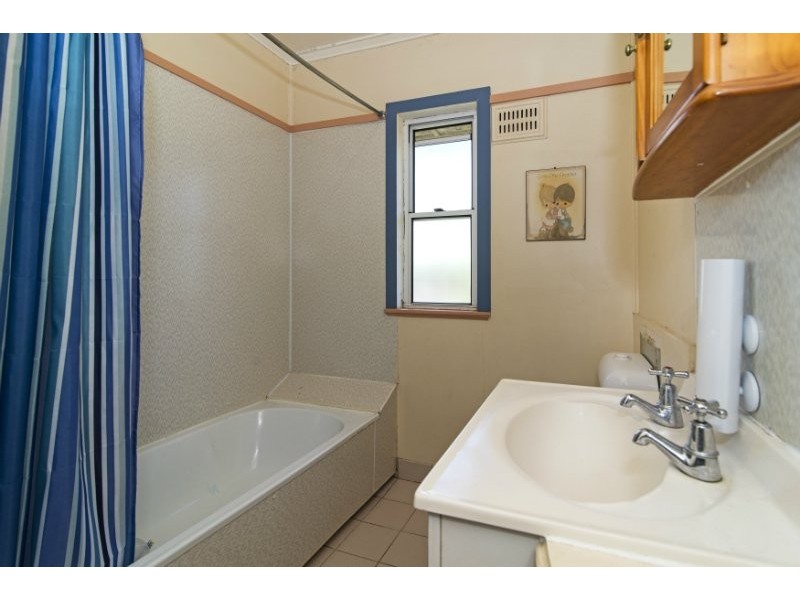 10 Mooney Street, Harlaxton QLD 4350