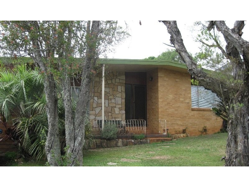 4 Reginald Street, Mount Lofty QLD 4350