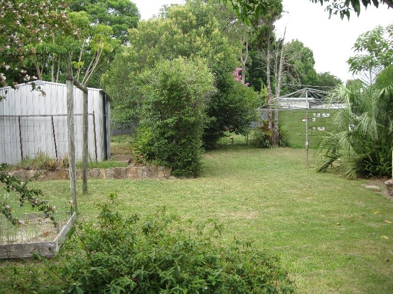 4 Reginald Street, Mount Lofty QLD 4350