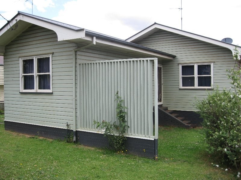 4 Robsart Street, North Toowoomba QLD 4350