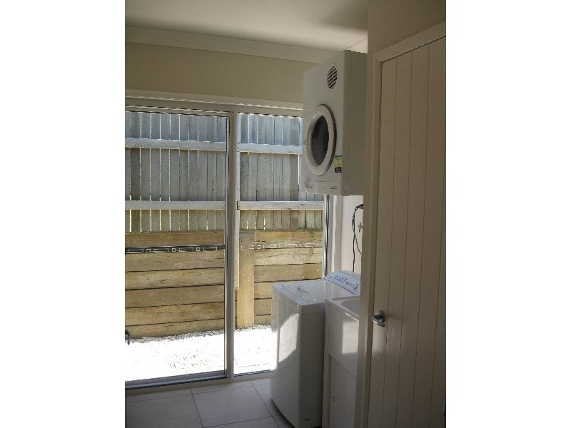 2/13 Sambar Court, Kearneys Spring QLD 4350