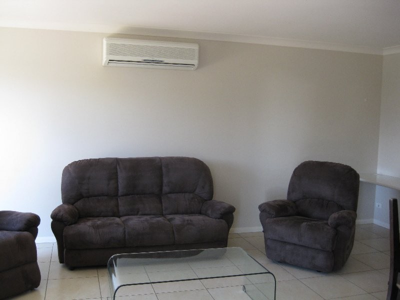 2/13 Sambar Court, Kearneys Spring QLD 4350