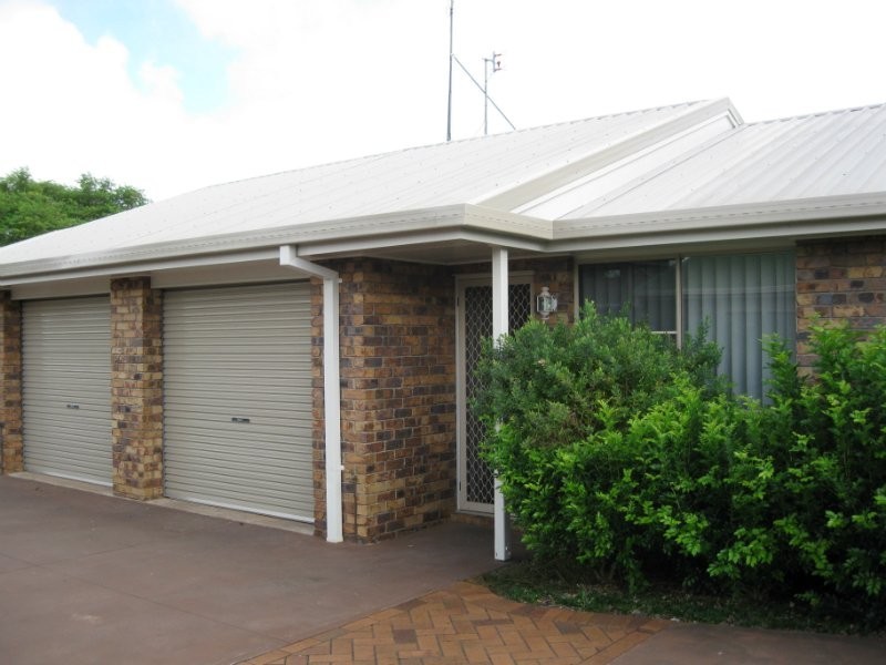 2/10 Carmen Street, Toowoomba QLD 4350