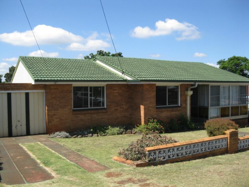 31 Loch Street, Centenary Heights QLD 4350