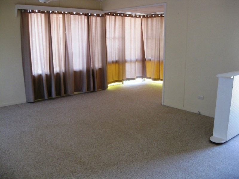 31 Loch Street, Centenary Heights QLD 4350