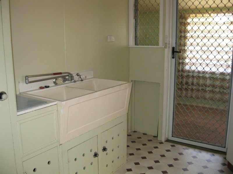 31 Loch Street, Centenary Heights QLD 4350
