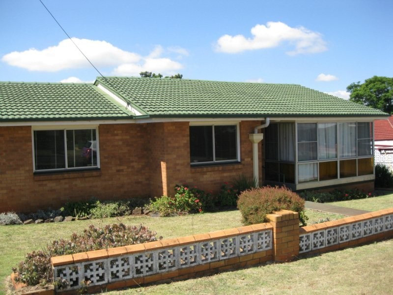 31 Loch Street, Centenary Heights QLD 4350