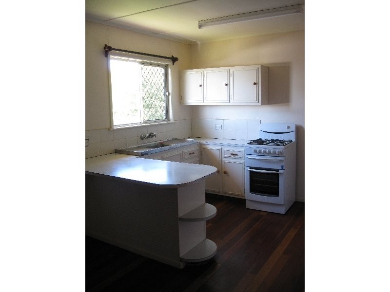 8 Norah Street, Centenary Heights QLD 4350