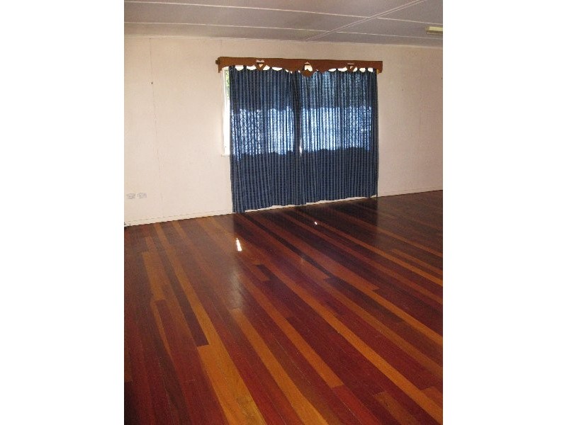 8 Norah Street, Centenary Heights QLD 4350
