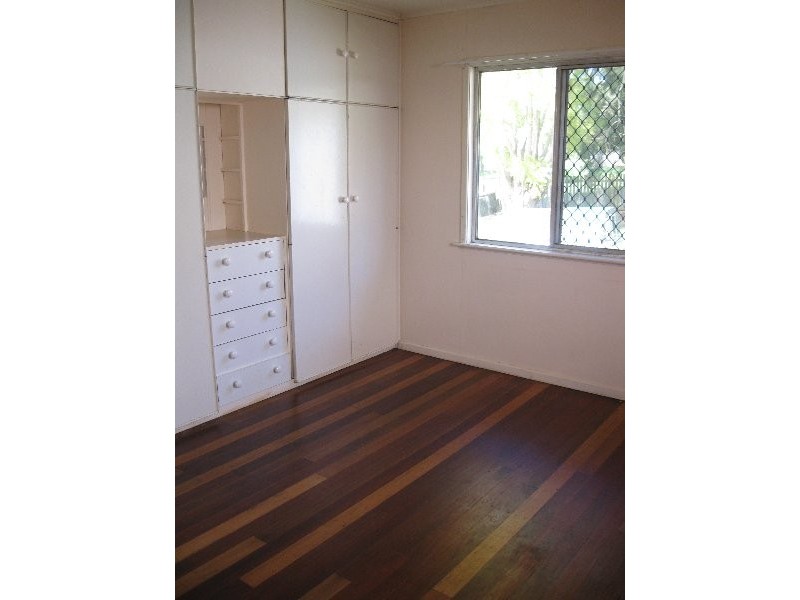 8 Norah Street, Centenary Heights QLD 4350
