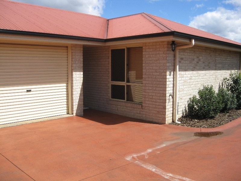 3/4 Ball  Street, Kearneys Spring QLD 4350