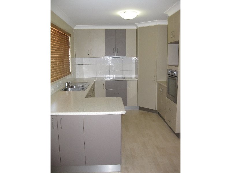 3/4 Ball  Street, Kearneys Spring QLD 4350