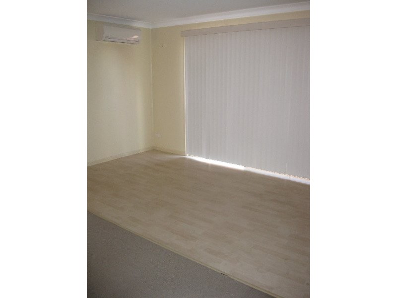 3/4 Ball  Street, Kearneys Spring QLD 4350