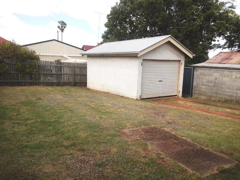 2/24 Chilcote Street, North Toowoomba QLD 4350