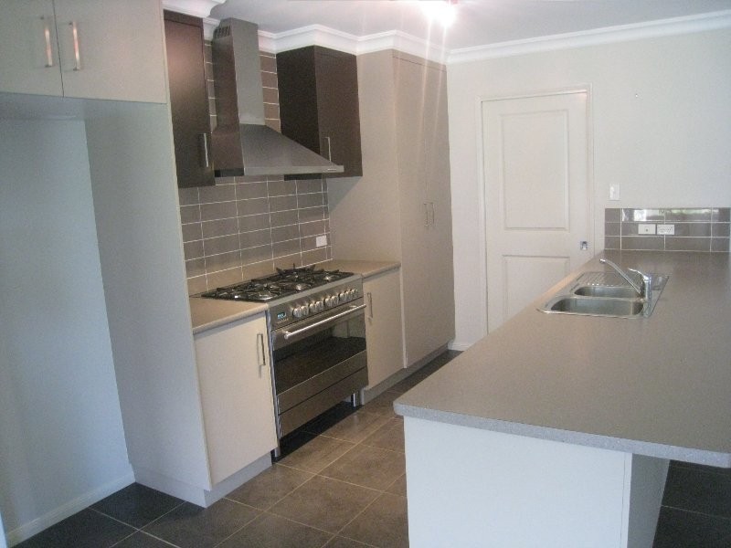 11 Sunset Drive, Glenvale QLD 4350