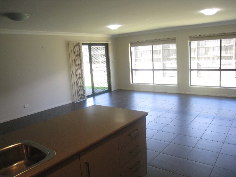 11 Sunset Drive, Glenvale QLD 4350