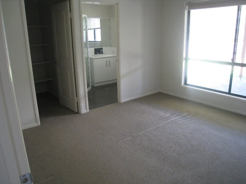 11 Sunset Drive, Glenvale QLD 4350