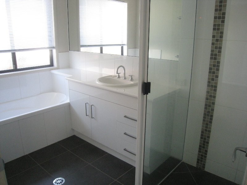 11 Sunset Drive, Glenvale QLD 4350