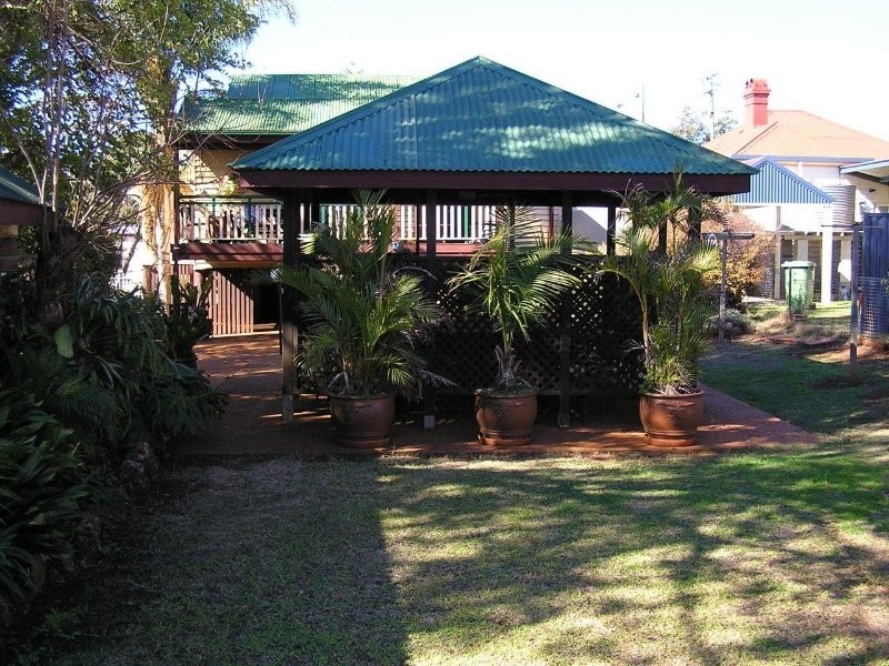 39 West Street, Newtown QLD 4350