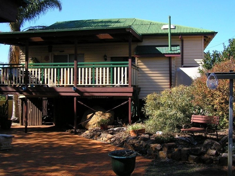 39 West Street, Newtown QLD 4350